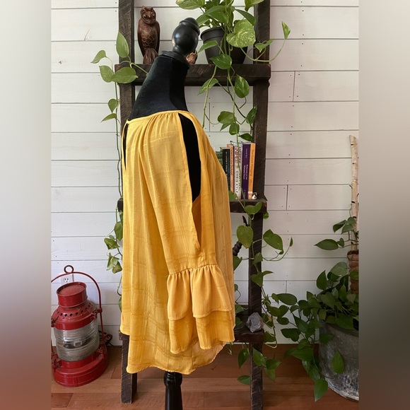 BCX: Cold Shoulder Blouse - Picture 10 of 17